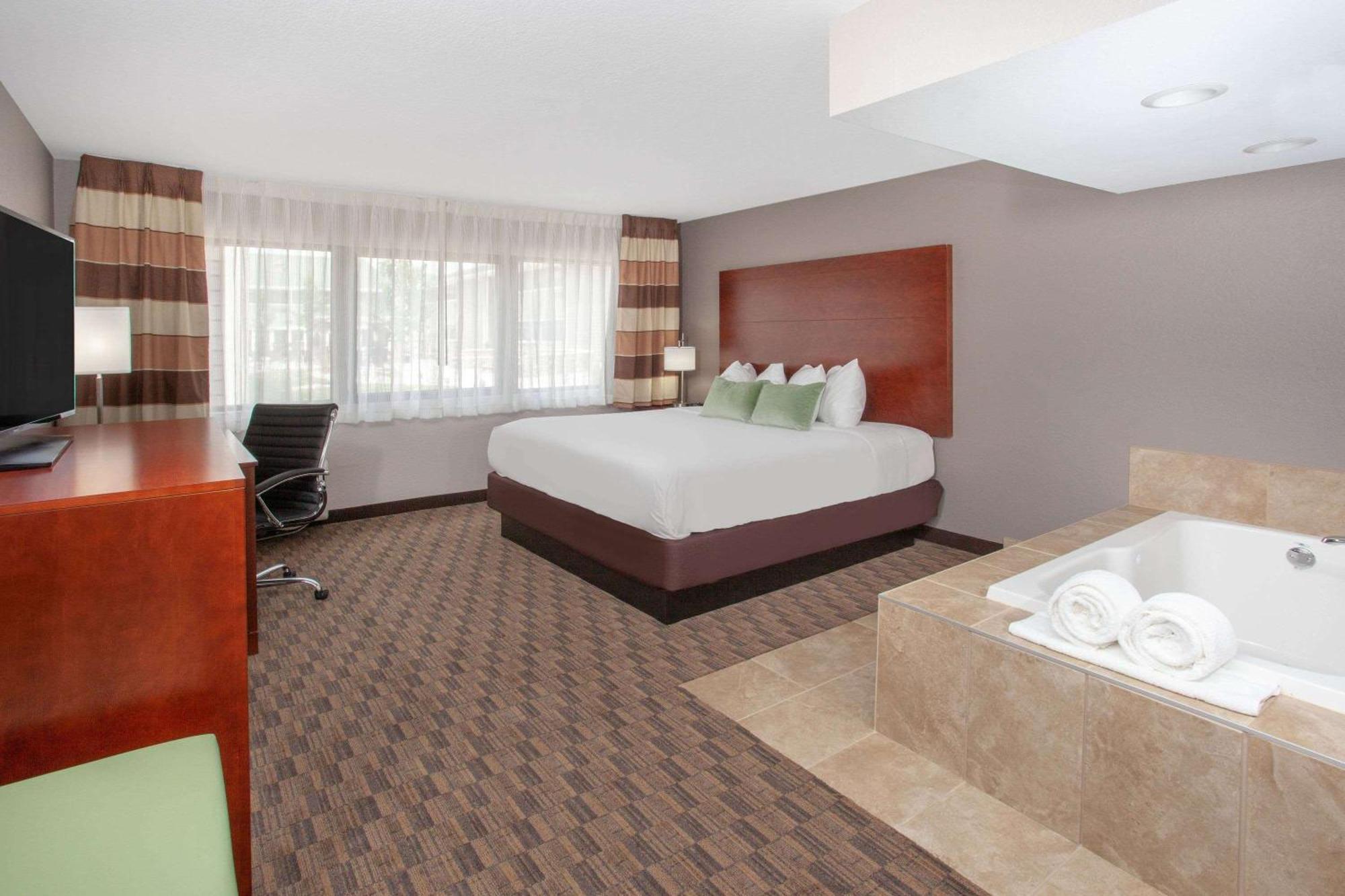 Wyndham Garden Fort Wayne Eksteriør bilde